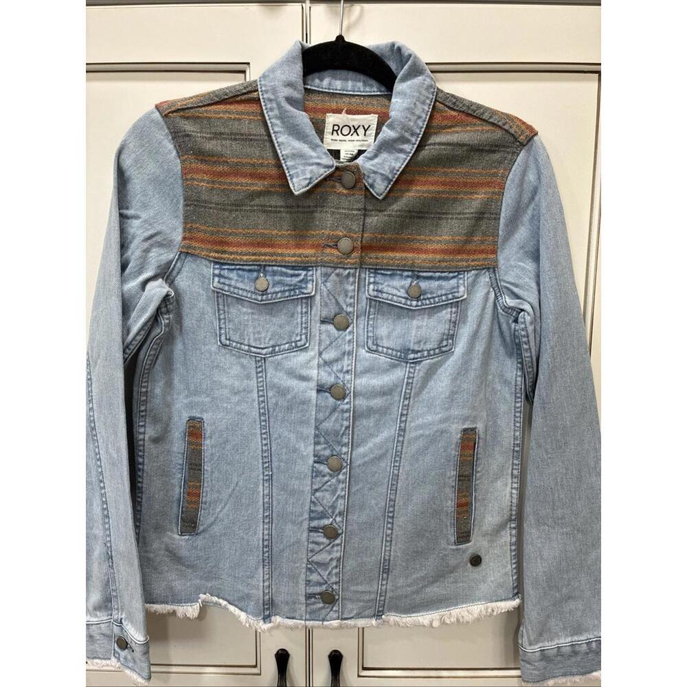 Roxy Denim Jacket XS NWT SOMETHING NEW Aztec Trucker Raw Hem Lightweight $85 Ret